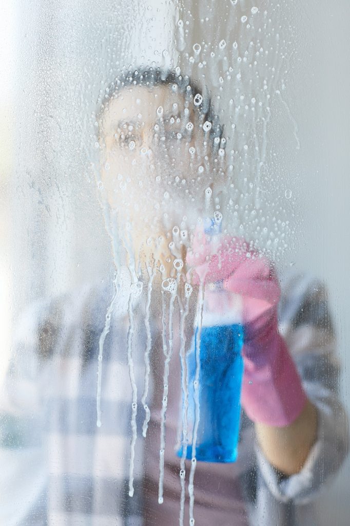 Cleaning the glass window